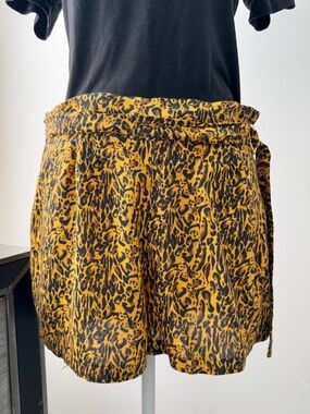 Preloved Women’s Yellow Leopard Print Tie-Waist Shorts